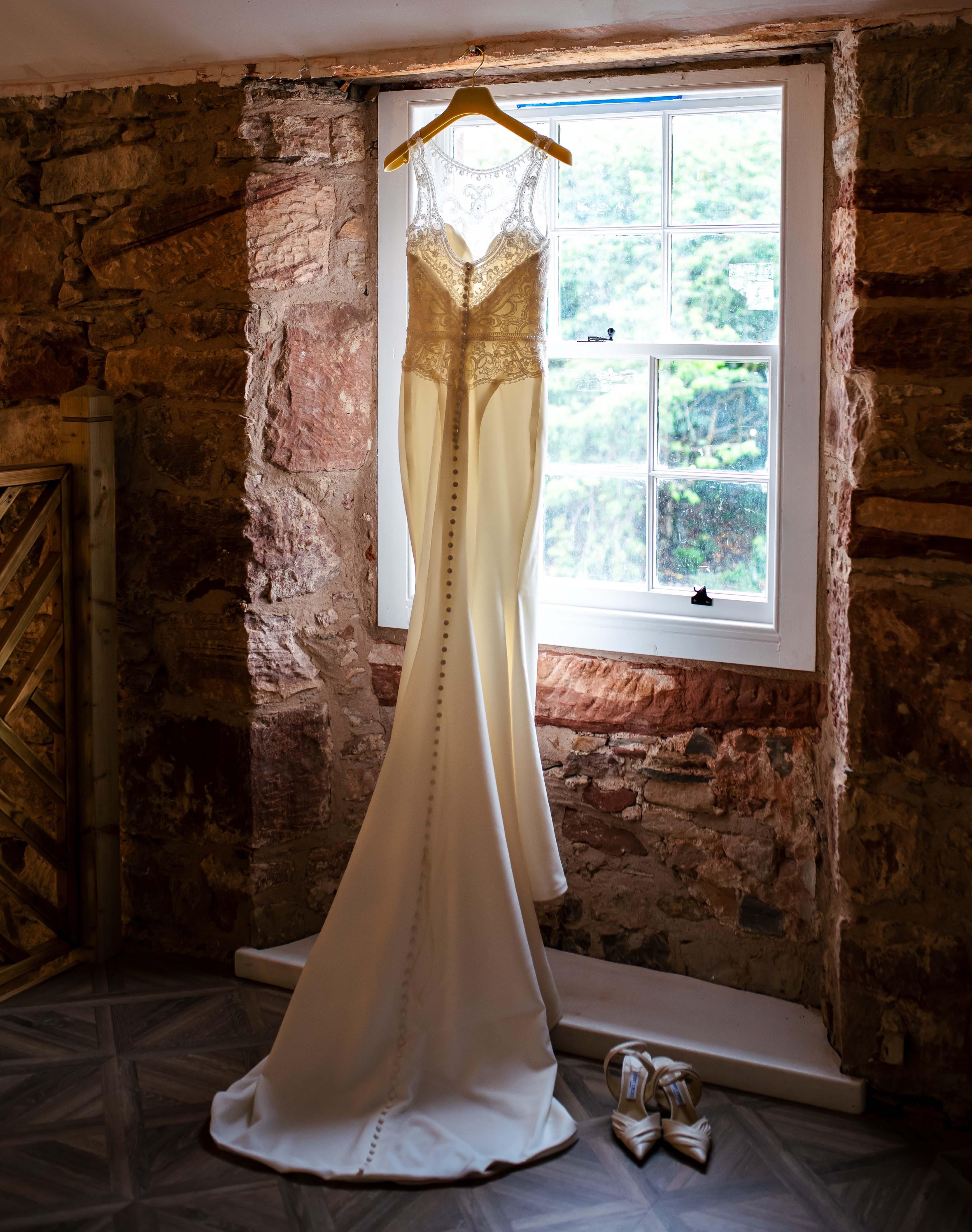 The Ultimate Guide to Choosing Your Wedding Dress: From Purchase to Fittings